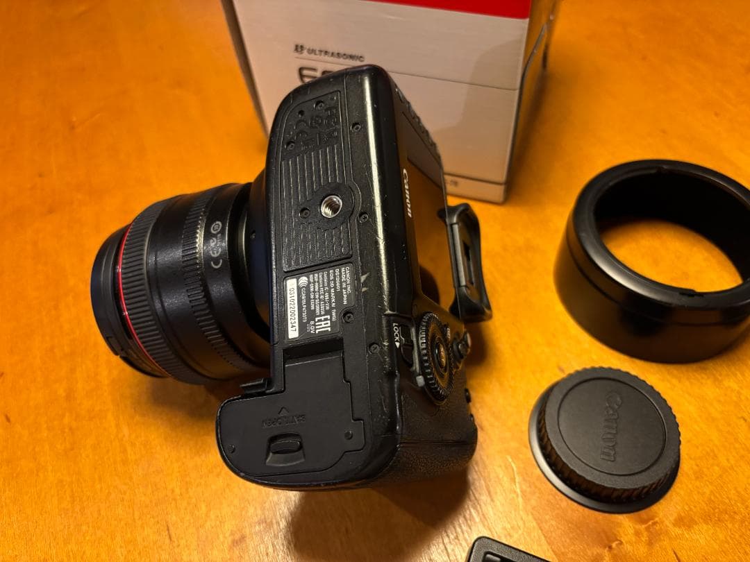 デジタルカメラ Canon EOS 5D Mark IV + EF 50mm f/1.2