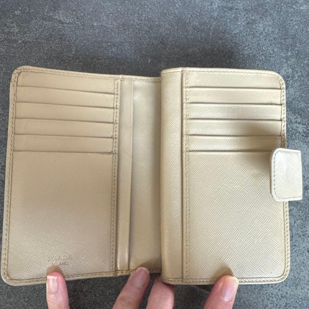 PRADA レザー 二つ折り財布 ベージュ