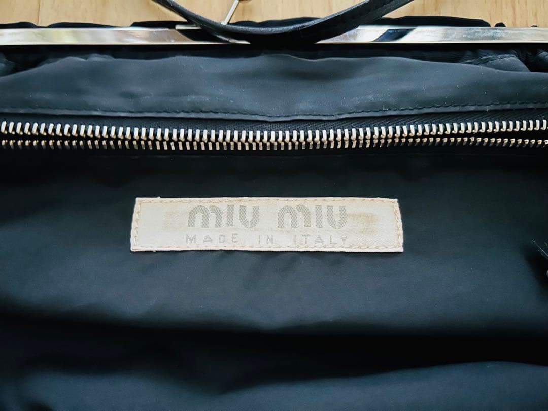 【冠婚葬祭・日常使いにも】miu miu ブラックショルダーバッグ
