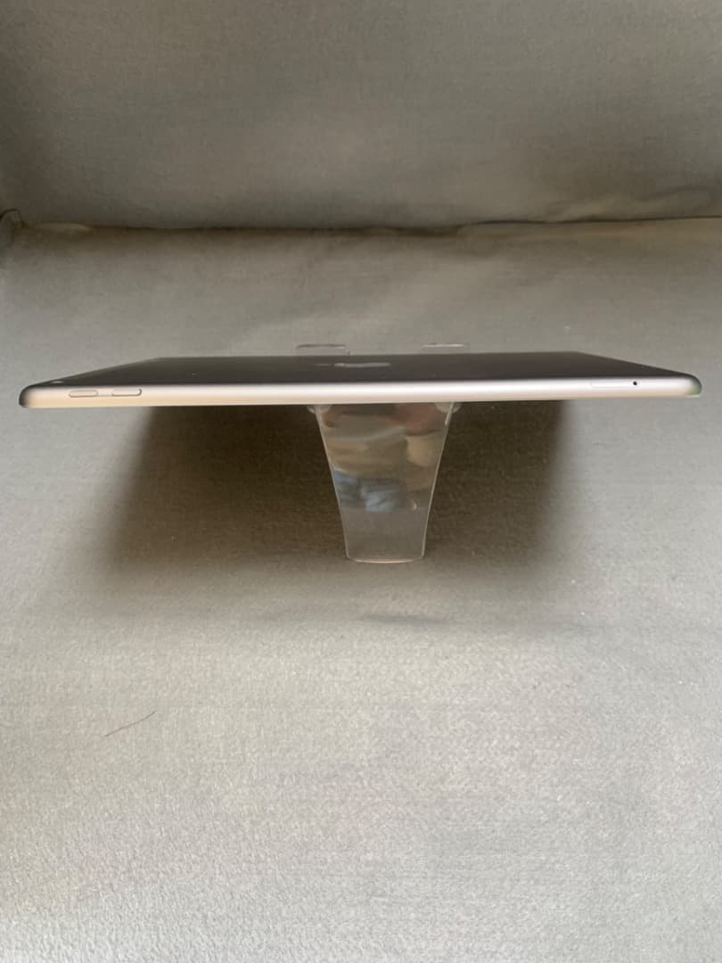 美品 SIMフリー iPad 第6世代 Cellularモデル 32GB