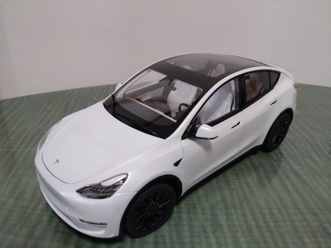 テスラ モデルY 1/18 ミニカー ModelY TESLA