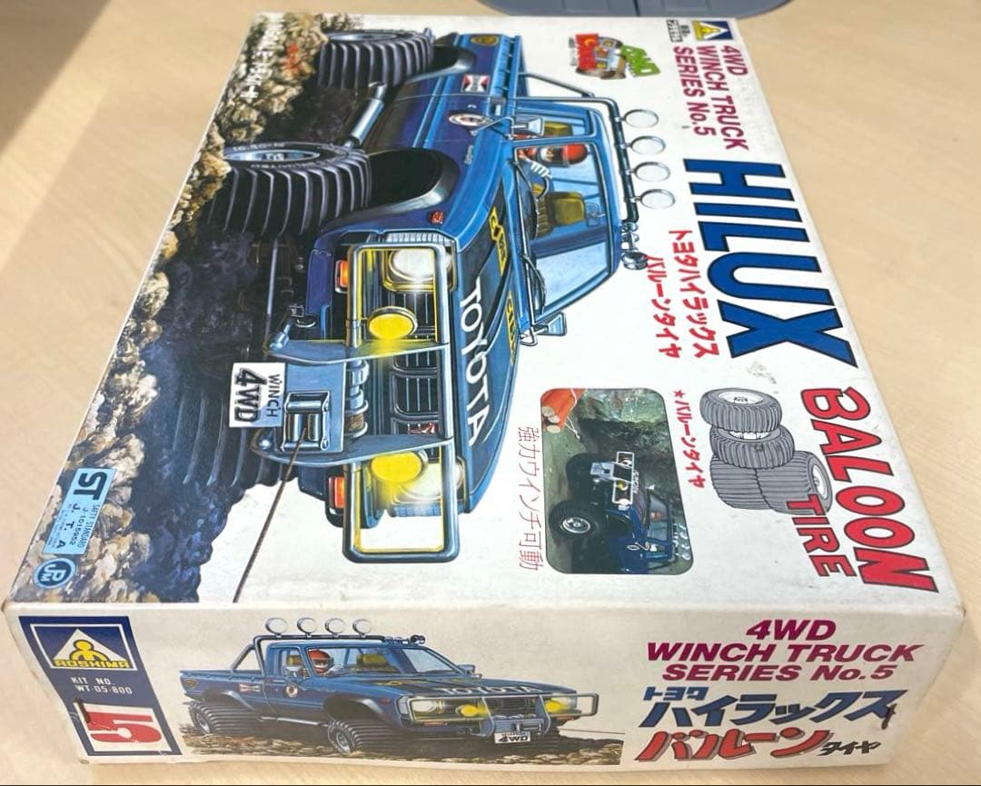 アオシマ　トヨタハイラックス　バルーンタイヤ　プラモデル　未組立品