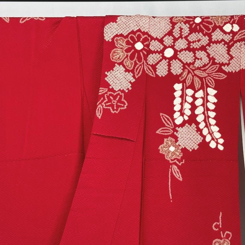 ゆりのはな　本振袖　総絞り　金駒刺繍　金彩入り　花柄　赤色系　正絹　K401