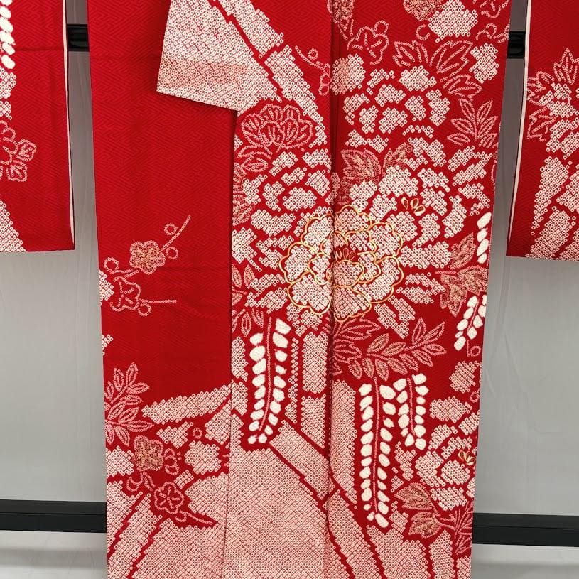 ゆりのはな　本振袖　総絞り　金駒刺繍　金彩入り　花柄　赤色系　正絹　K401