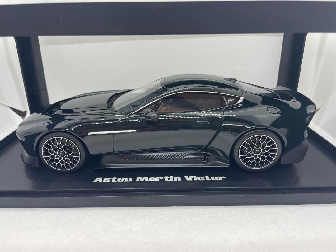 101-104 GT-Spirit 1/18 アストンマーティン Victor