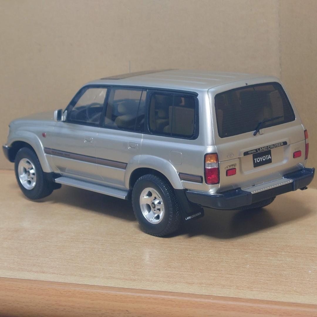 1/18 トヨタ ランドクルーザー HDJ80 1992 (ベージュ) 限定生産