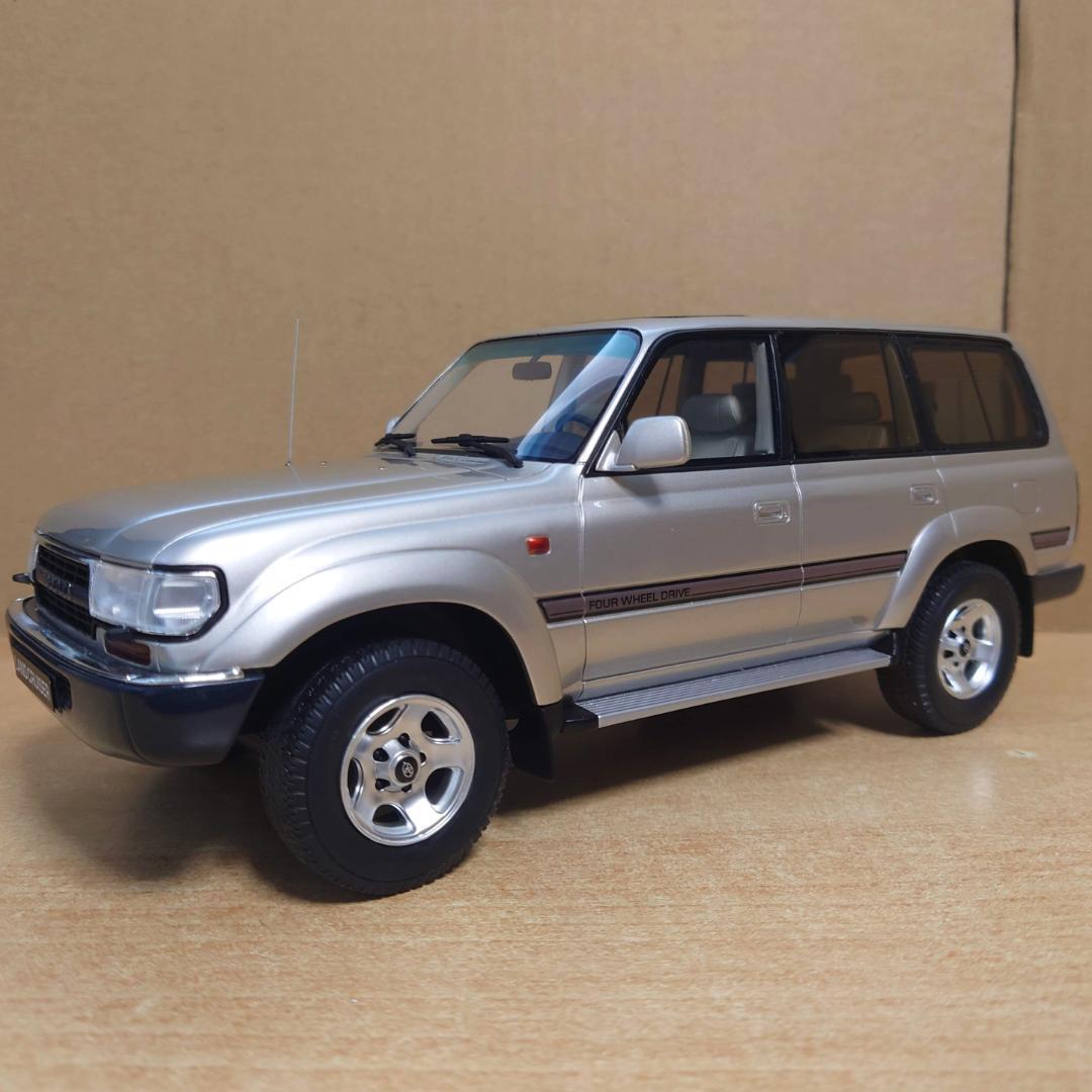 1/18 トヨタ ランドクルーザー HDJ80 1992 (ベージュ) 限定生産