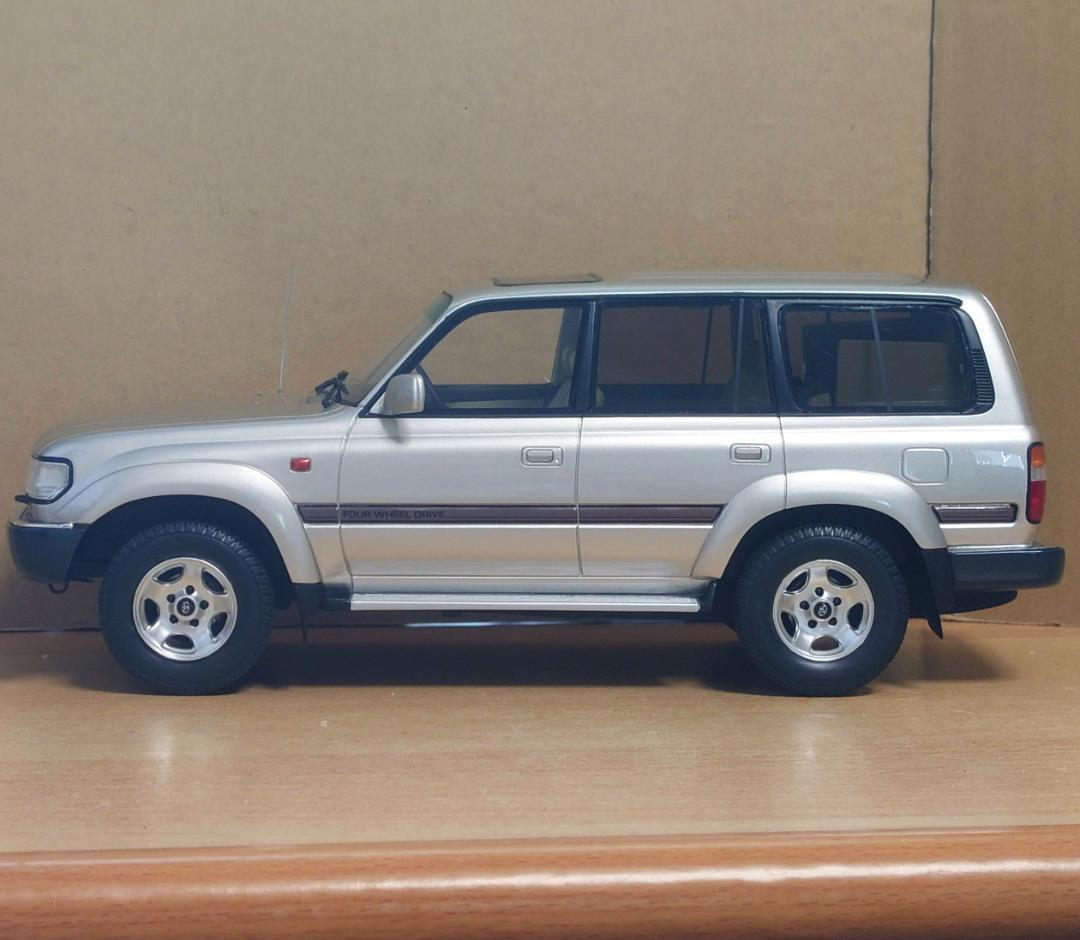 1/18 トヨタ ランドクルーザー HDJ80 1992 (ベージュ) 限定生産
