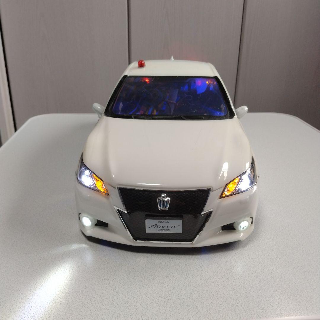 ラジコン覆面パトカークラウンアスリートホワイト