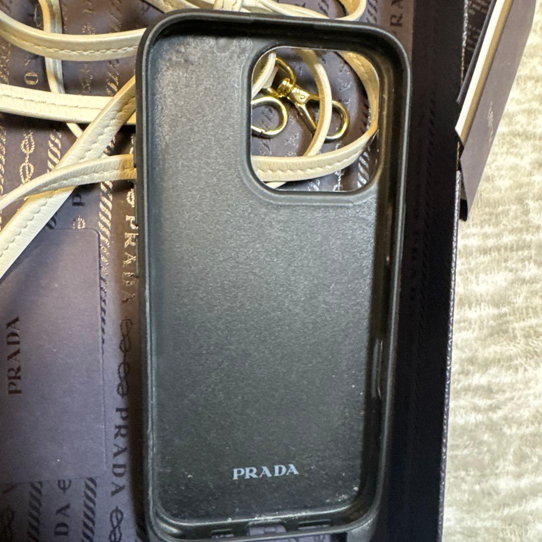 お値下げありPRADA スタッズ付きiPhone16proケース　レシートあり