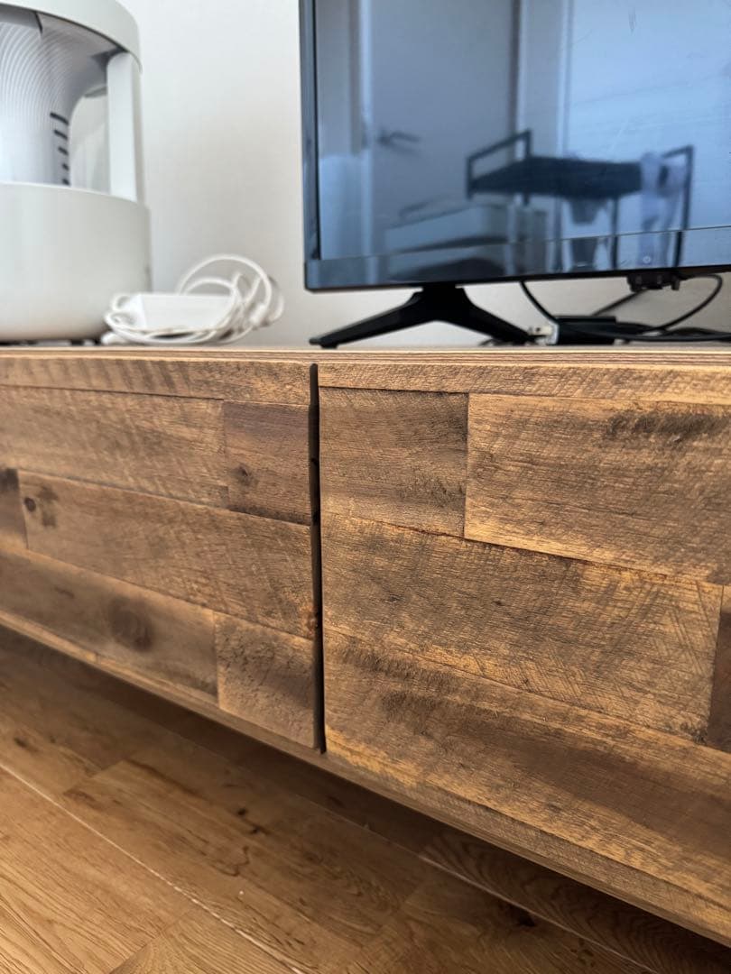 LOWYAテレビボード