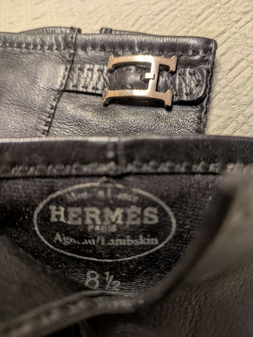 エルメス黒いレザー手袋 バックル付き