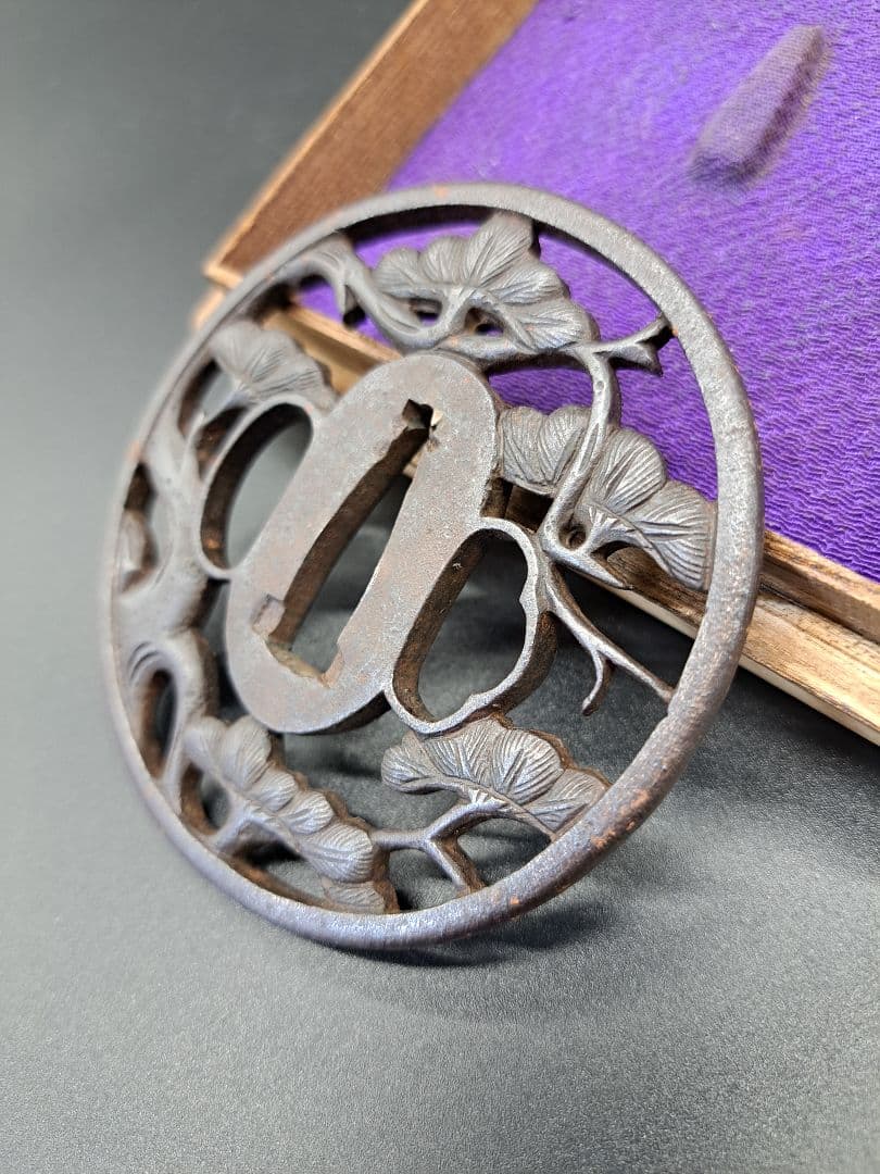 鉄地透かし松図鍔 鐔 日本刀 刀 刀装具 時代物 真剣 居合い 古美術 侍