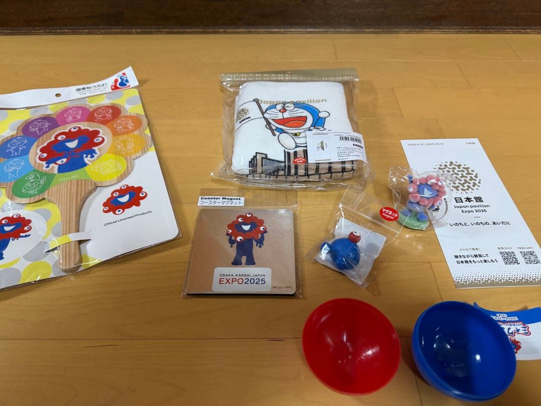 大阪万博　ミャクミャクお尻マグネット　藻キティアクリルスタンプ　ドラえもんタオル