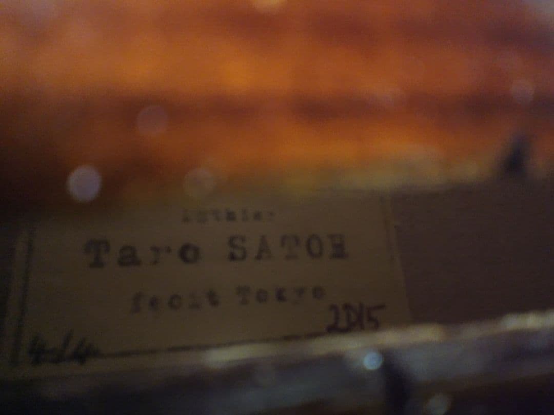 珍しい 、美しいデザインの 手作り バイオリン　カーボンファイバーケース＆弓付き