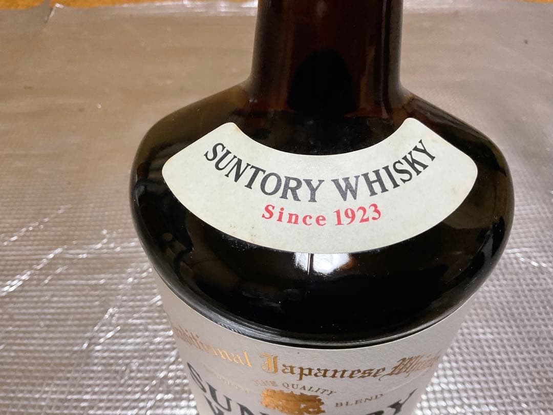 SUNTORY・WHISKY・WHITE。since 1923 1920ml。