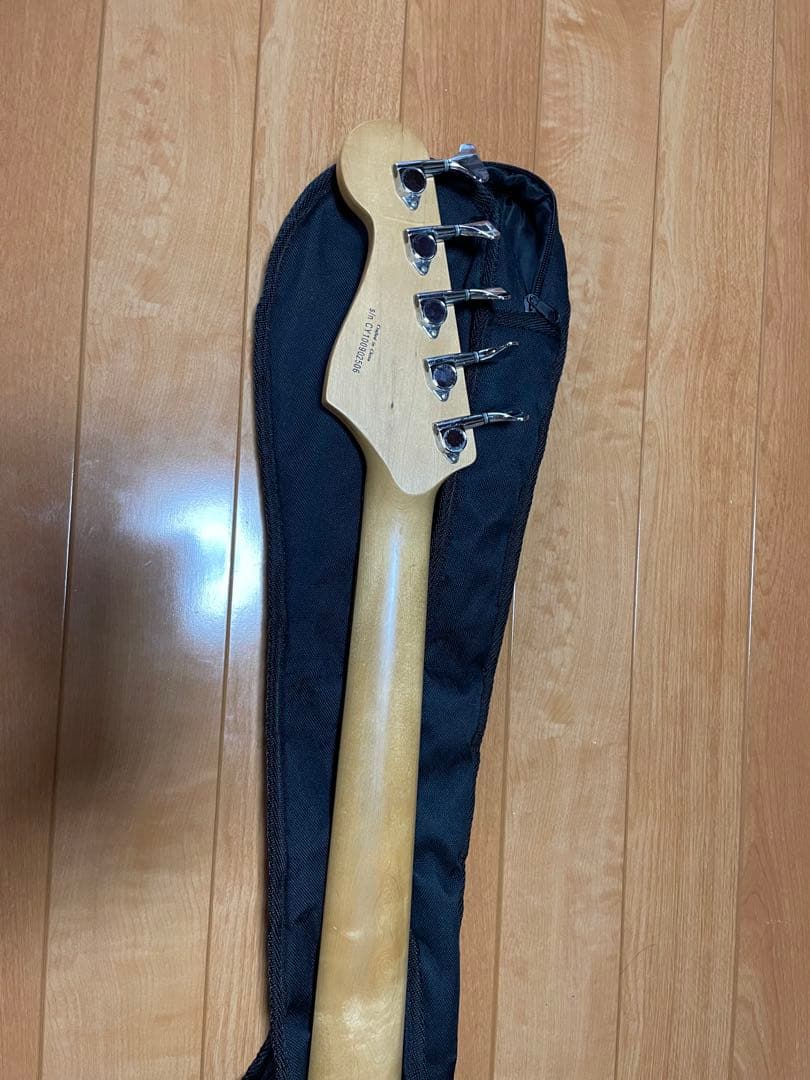 ベース Squier Affinity Jazz Bass V