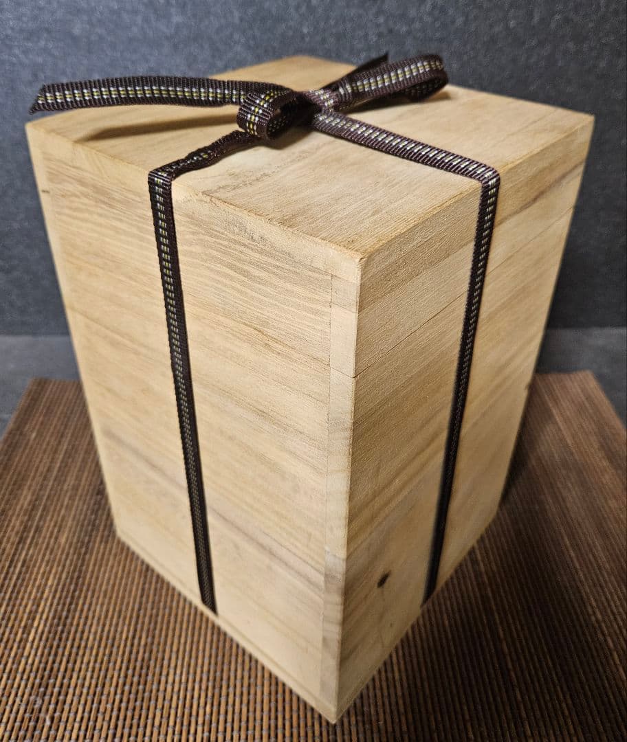 韓国人気現代作家　海平窯　尹允燮作　高麗青磁　象嵌　草花に鶴図　面取　花入れ