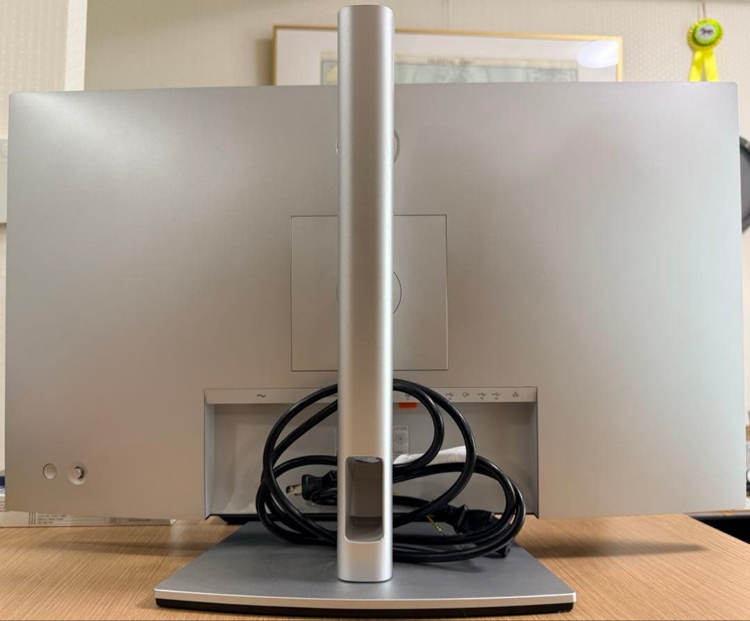 Dell U2722DE（27インチ・QHD 2K解像度） ディスプレイ 本体