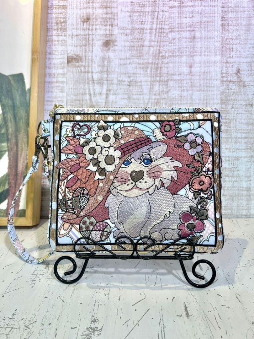 ロラライハリス♡刺繍のポーチ♡総刺繍ケース♡お纏め出品