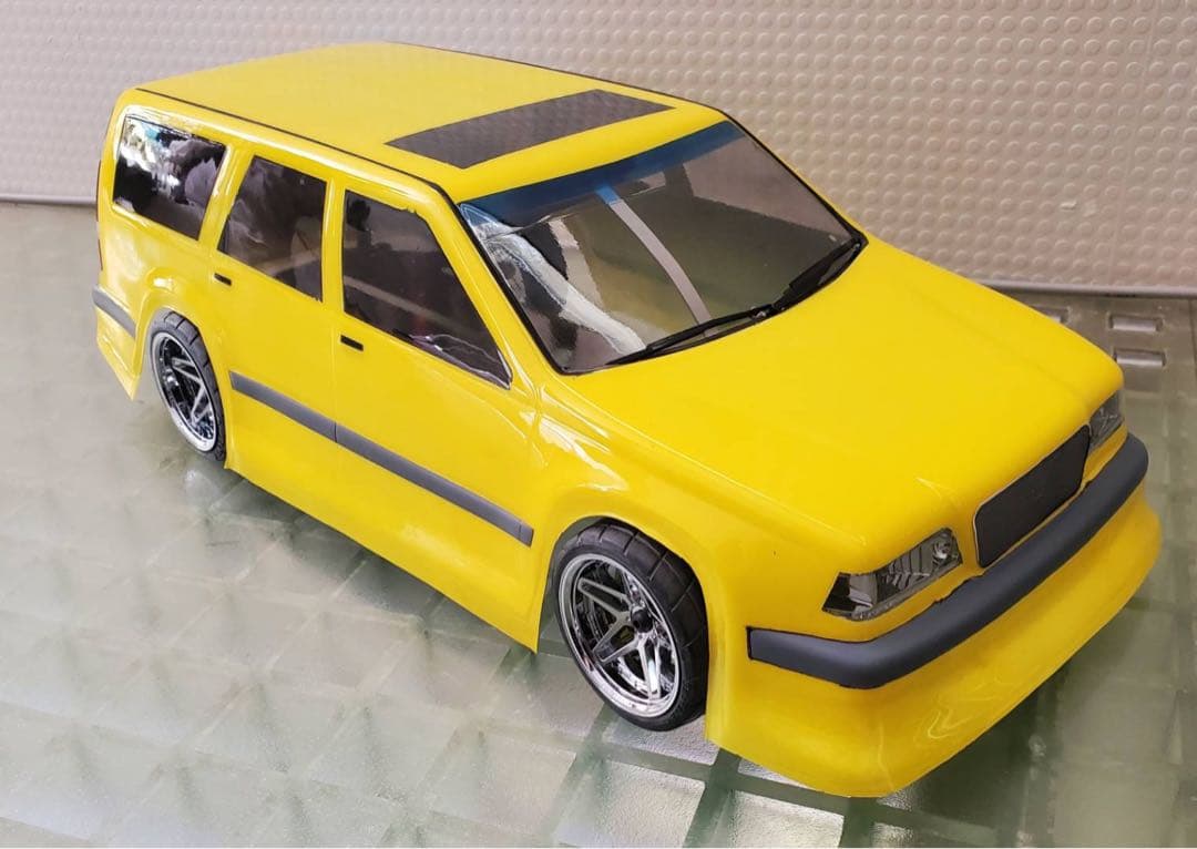 値下げ！ラジコン1/10ボディ　ボルボ850 エステート　黄色　新品　塗装済み。
