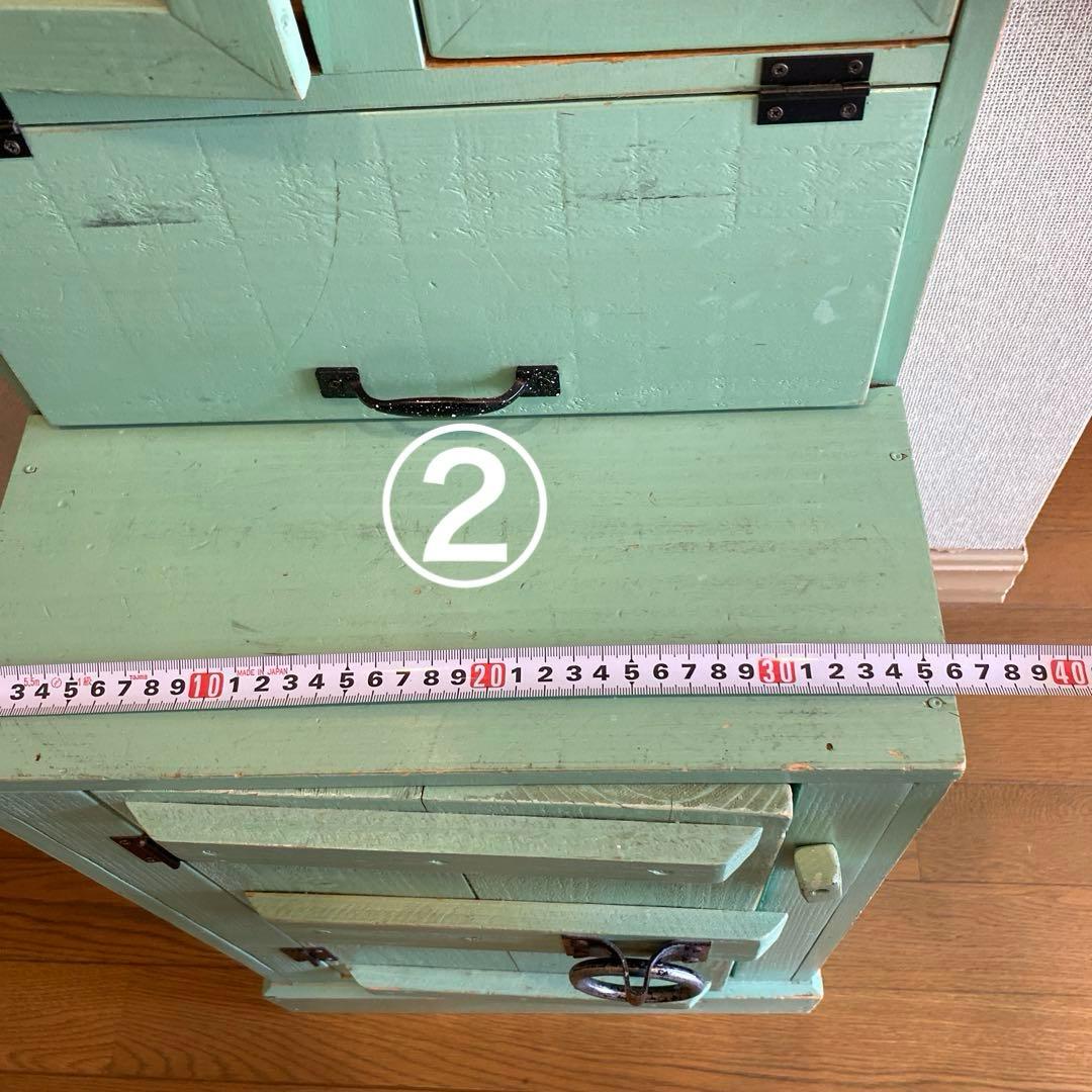 ③ アンティーク棚　子供部屋