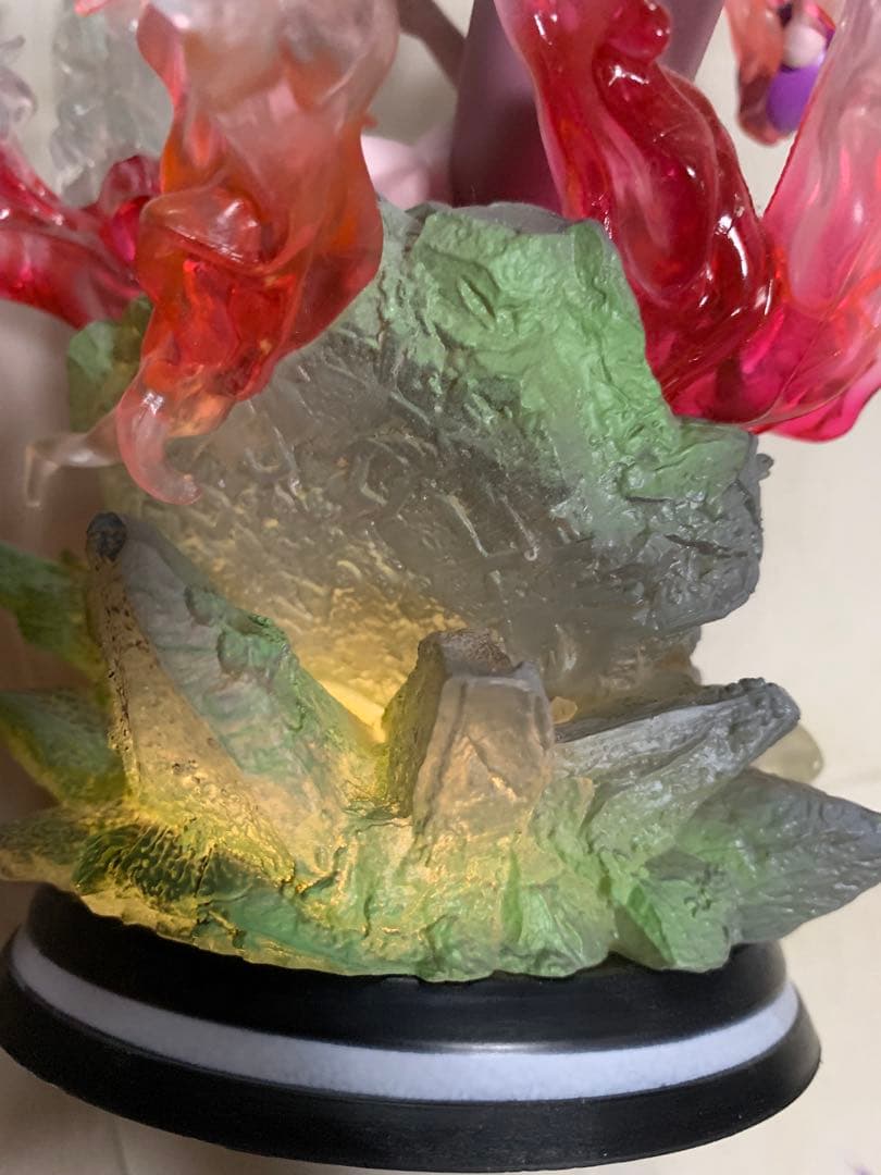 ミュウツー ミュウ フィギュア　海外フィギュア　発光ギミックあり