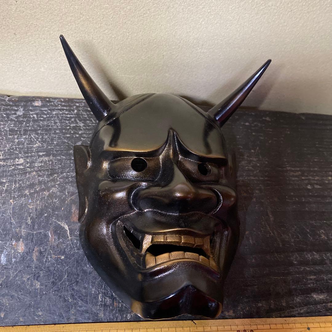 鬼の面 黒色 金色の歯