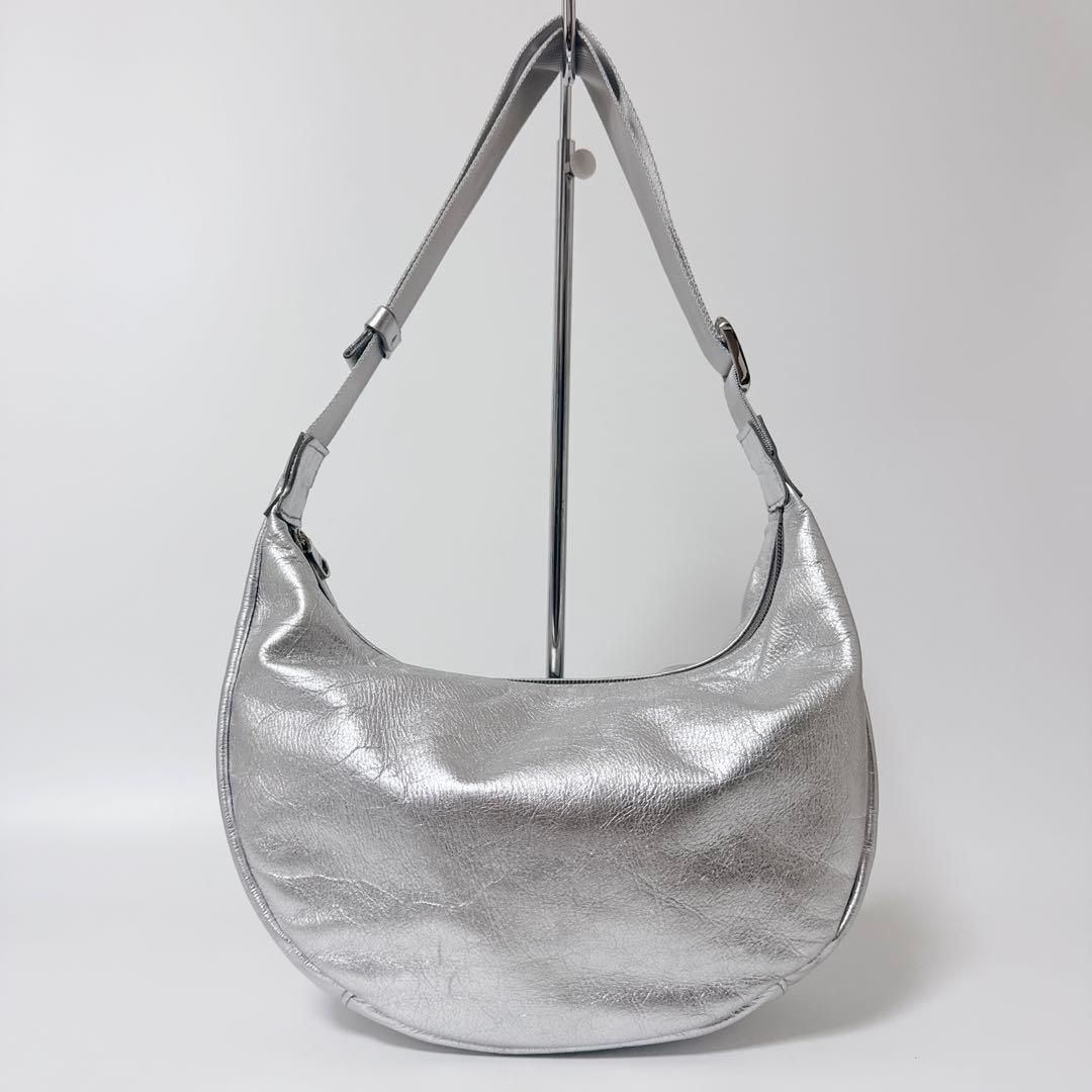 【人気商品】russet ショルダーバッグ　シルバー　ラウンドショルダー　レザー