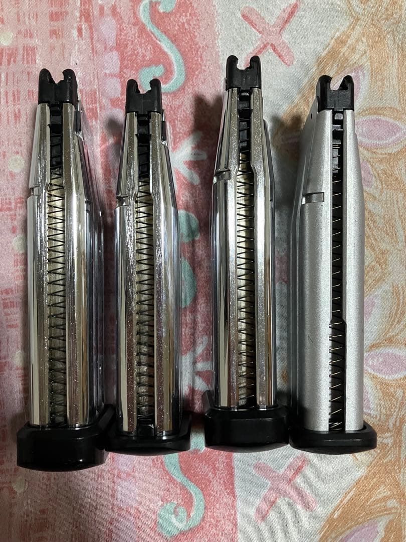 東京マルイ ガスブロ ハイキャパ5.1R ブラック マガジン4つ付き