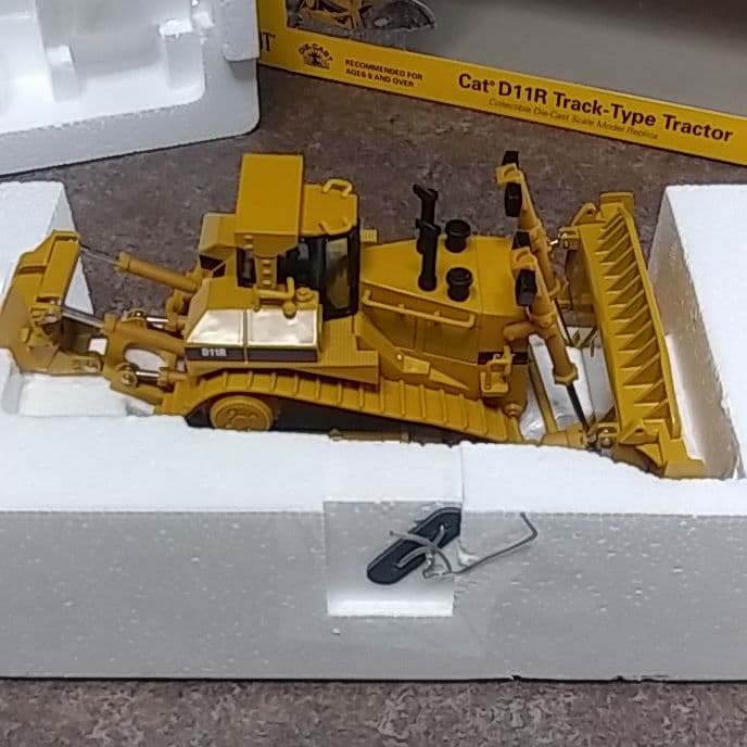 CATD11R Track-type トラクター1/50