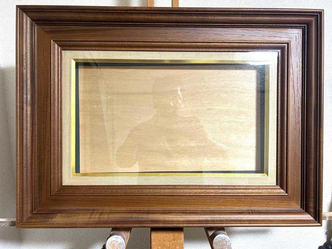 ブラウンの木製装飾額縁