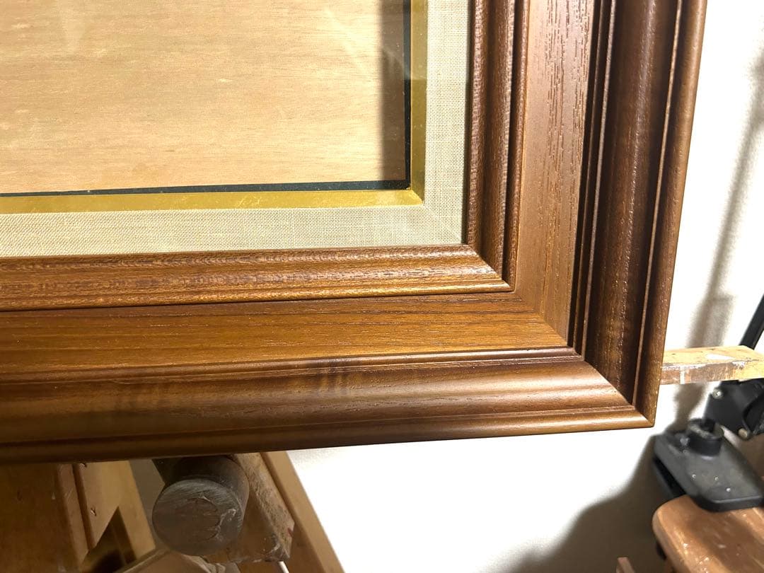 ブラウンの木製装飾額縁