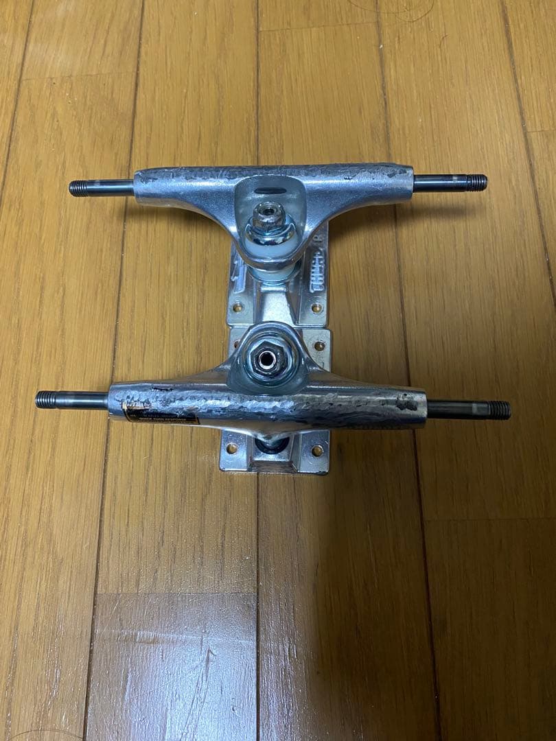 THUNDER トラック　TITANIUM LIGHTS 3 145 HI