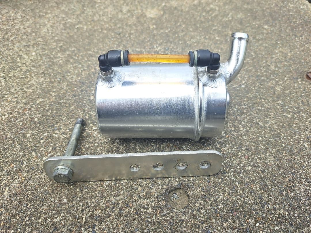 オイルキャッチタンク CARBING JB23Wジムニーにて使用