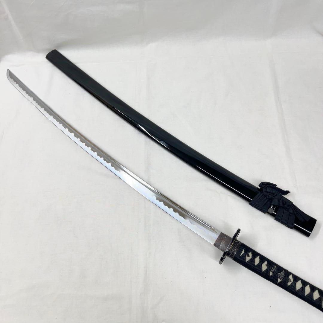 【模造刀】太刀 樋入り 全長99センチ 波 鍔 黒鞘 互の目 刃紋