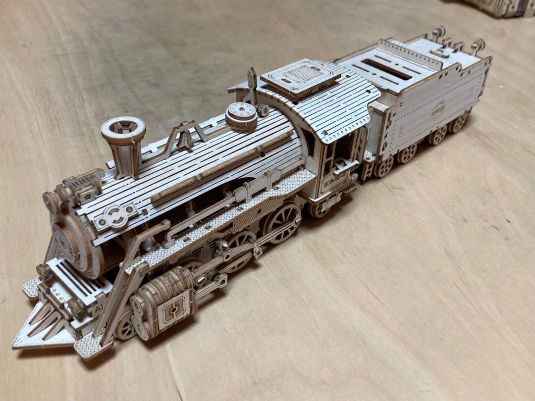 Robotime社木製パズル ピアノ、サックス、ドラム 機関車、帆船、飛行船ほか