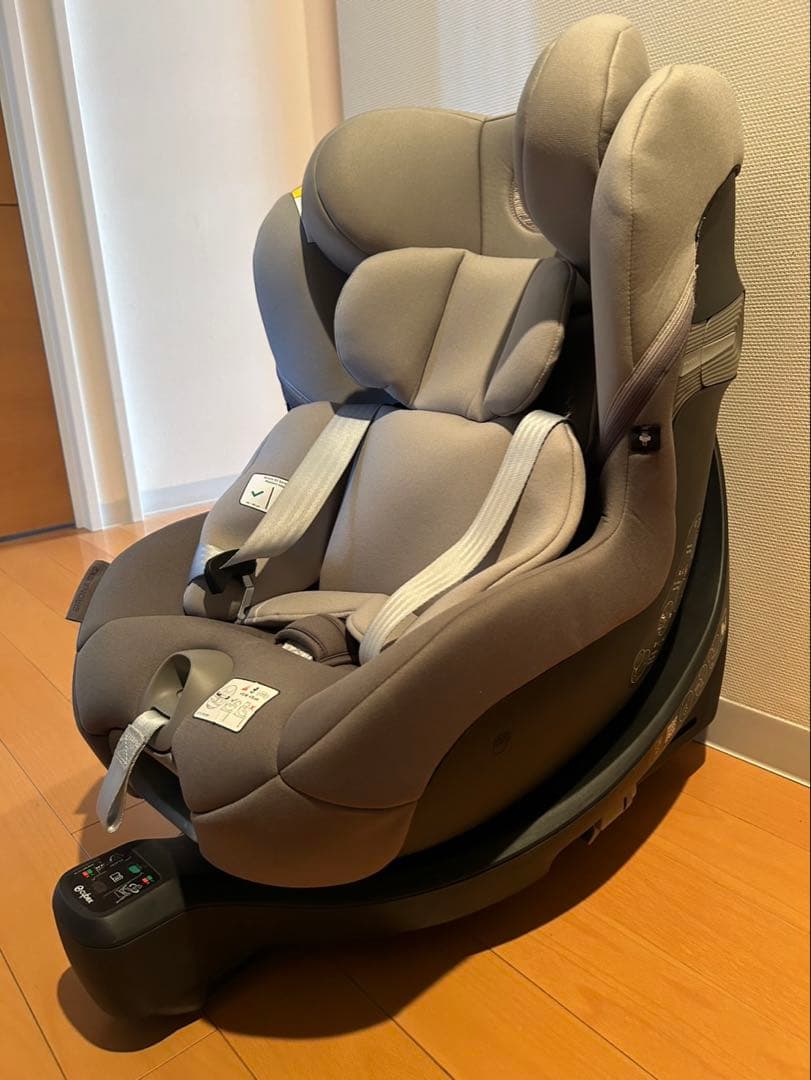 美品　cybex 車用チャイルドシート グレー