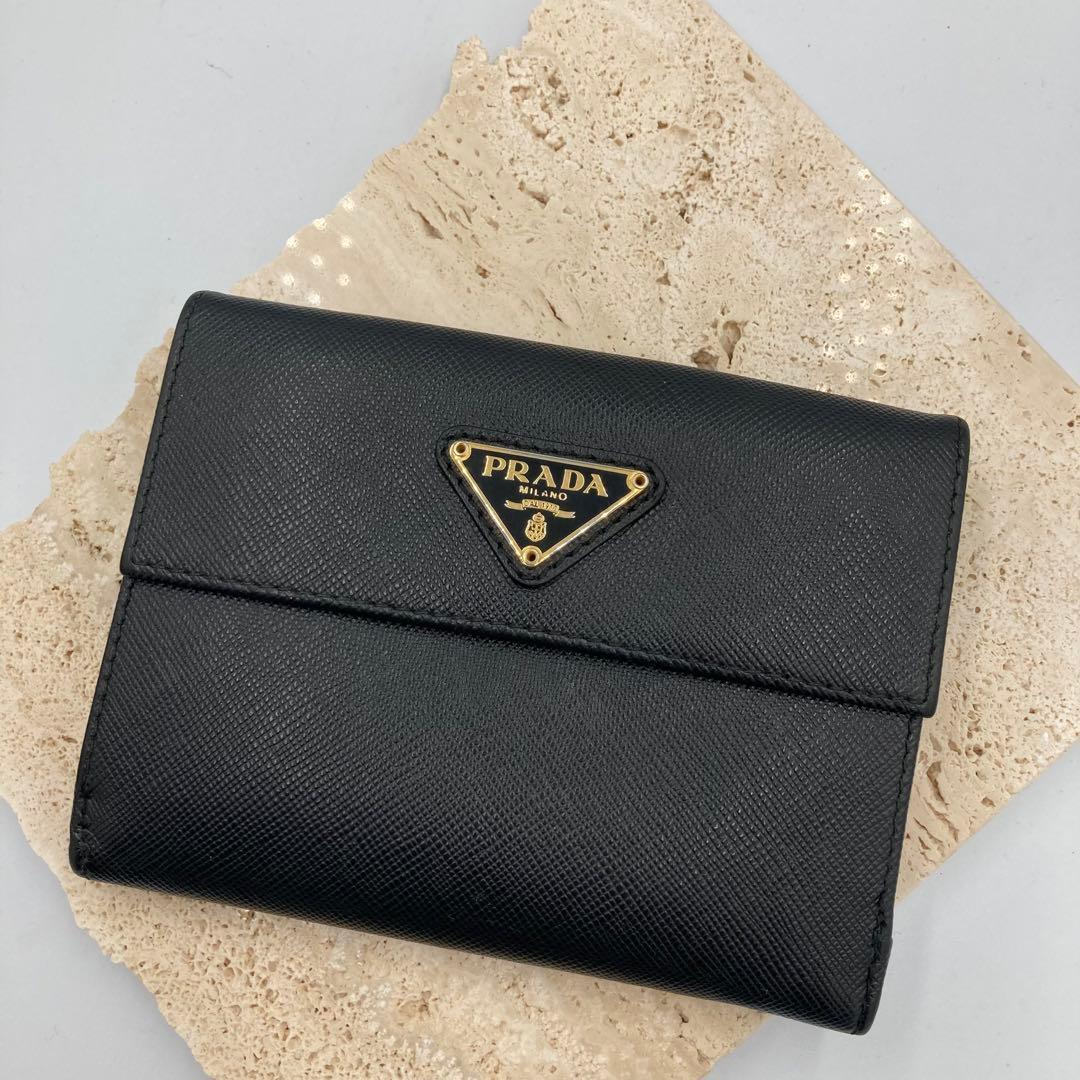 ！極美品！　PRADA プラダ　折り財布　サフィアーノ　ブラック　105A