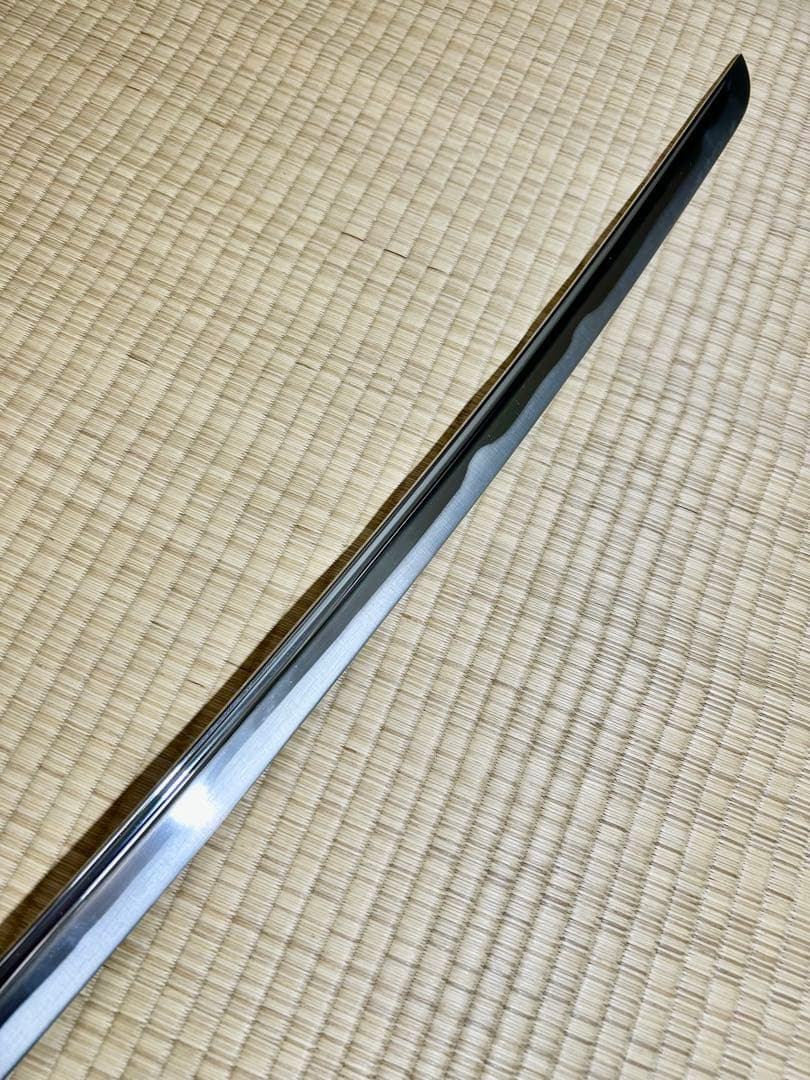 模造刀 太刀　※刀身に樋があり、鍔に花模様のある刀！