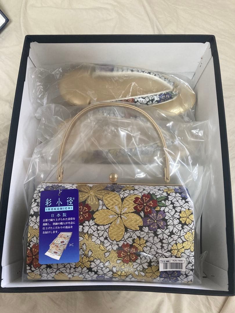【超美品】成人式　和装用バッグ　Lサイズ　草履セット　金　ゴールド　女性