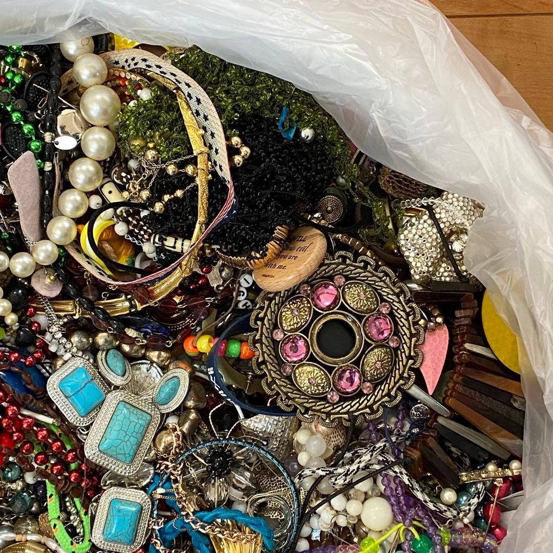 大量　まとめ売り　ジャンク　未選別　アクセサリー色々⑪　約9.3㎏　ネックレス他