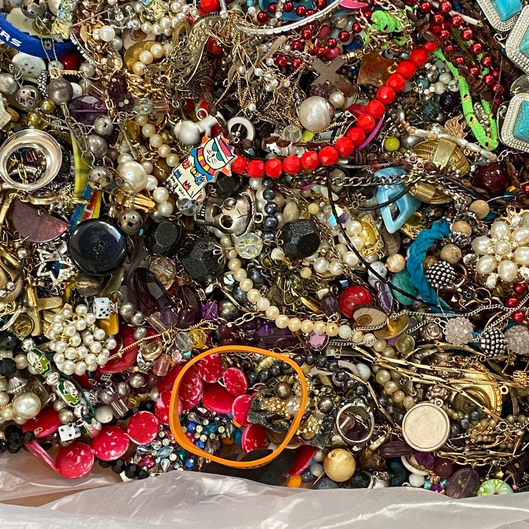 大量　まとめ売り　ジャンク　未選別　アクセサリー色々⑪　約9.3㎏　ネックレス他