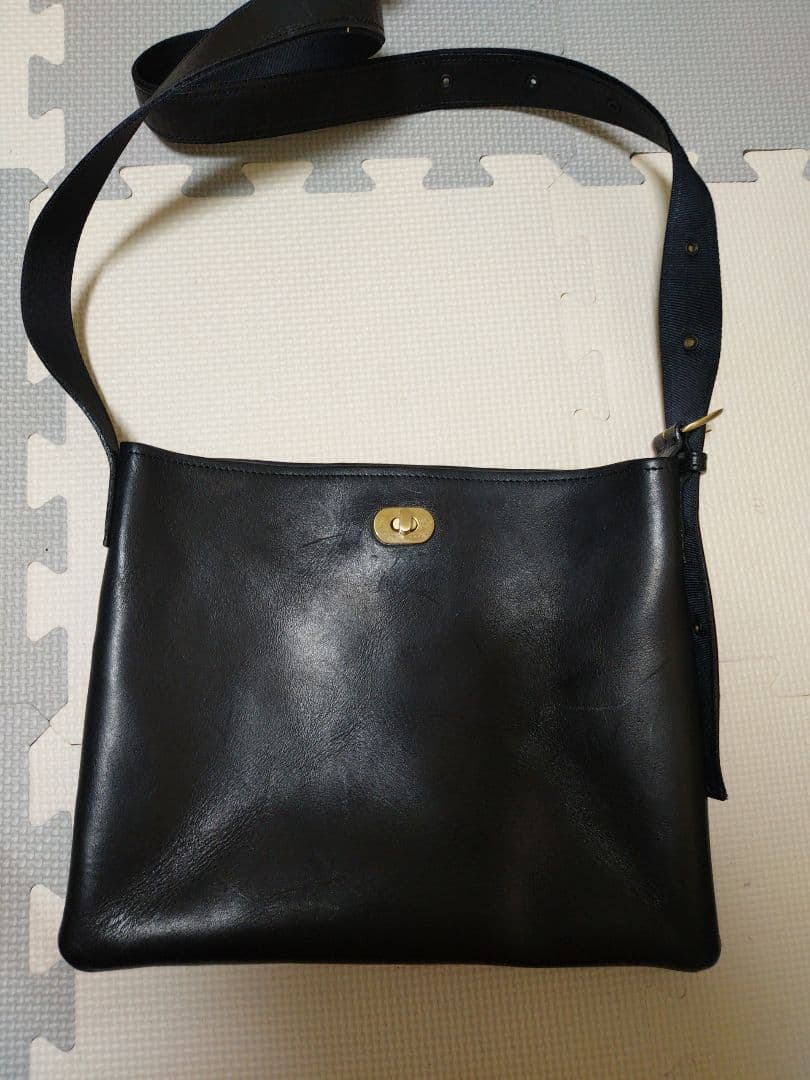 エンダースキーマ　バック　黒　牛革　男女兼用