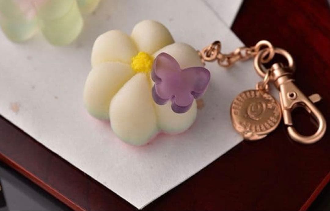 601く 鬼滅の刃　胡蝶しのぶ　バッグチャーム　キューポット　和菓子