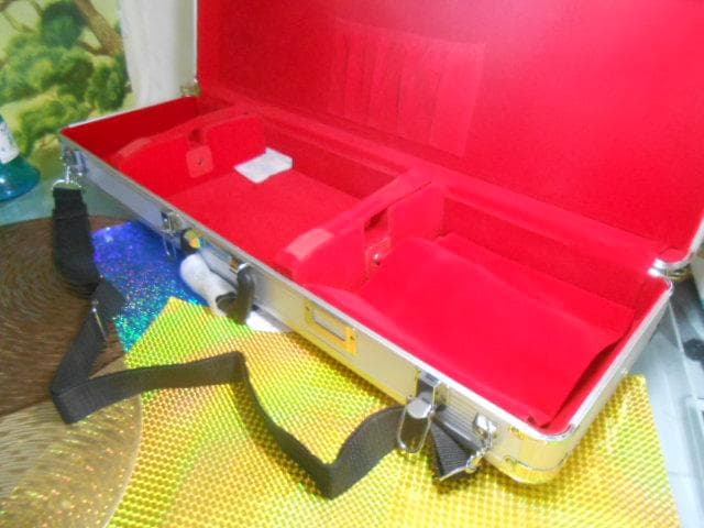 新品未使用(送料無料)11.980円　沖縄三線専用肩紐付一丁入アルミハードケース