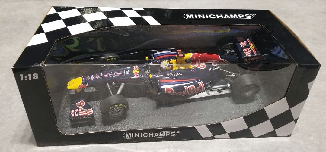 【美品】ミニチャンプス1/18 レッドブル RB7 S.ベッテル 2011