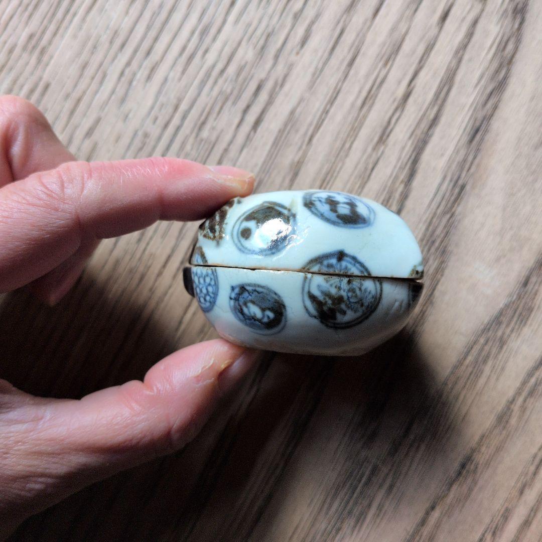 古伊万里　丸紋染付　桃形　 蓋付き香合 木箱付き