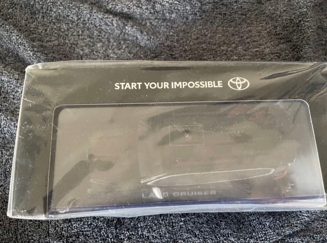 【非売品】新品未開封ランドクルーザー300(1/30スケール ダイキャスト製)