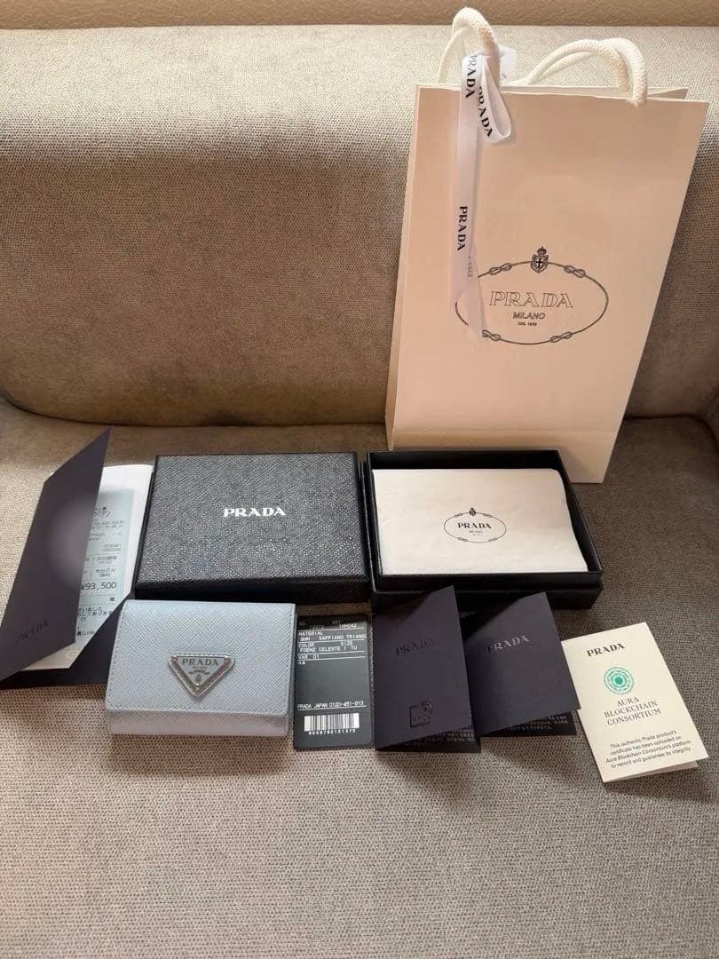 【美品】PRADA サフィアーノトライアングル 財布